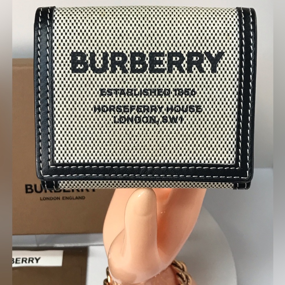 Burberry Luna Horseferry Print Canvas/Leather Bifold Wallet 😍🤍🔥 - Picture 13 of 17